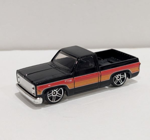 Loose - Hot Wheels 83 Chevy Silverado