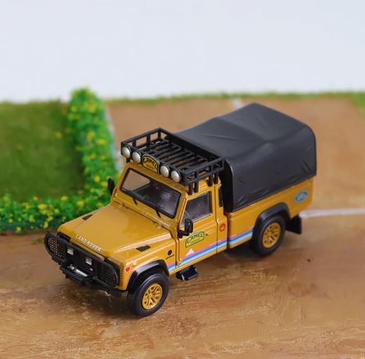 Master 1:64 Land Rover Defender Truck